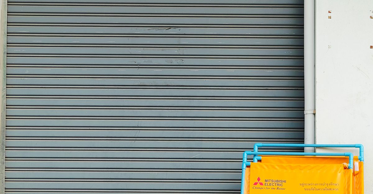 Assessing the Availability of Emergency Roller Door Repairs