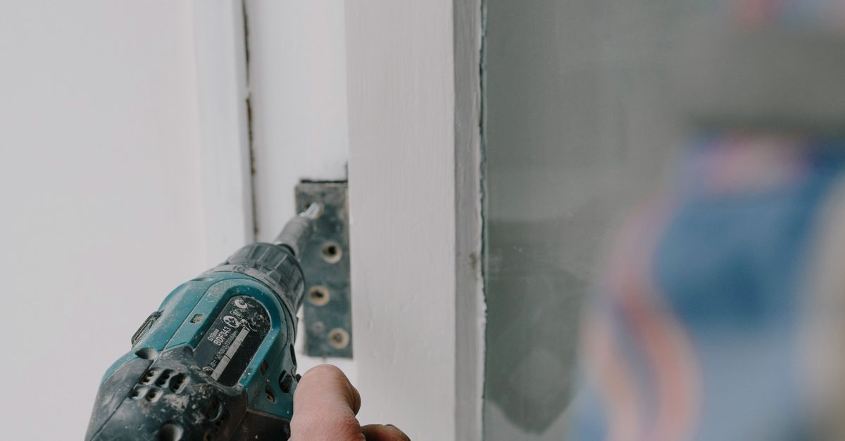 Understanding the Credentials of Roller Door Repair Technicians
